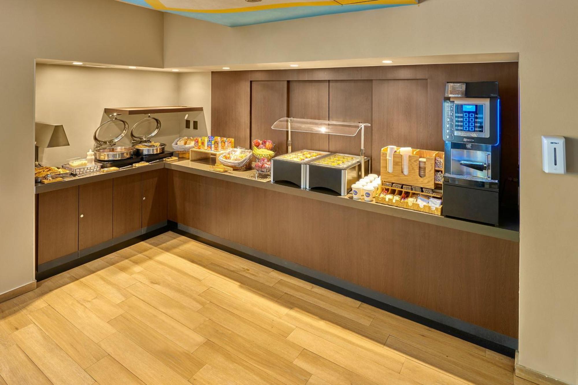 City Express Suites By Marriott Silao Aeropuerto Eksteriør billede
