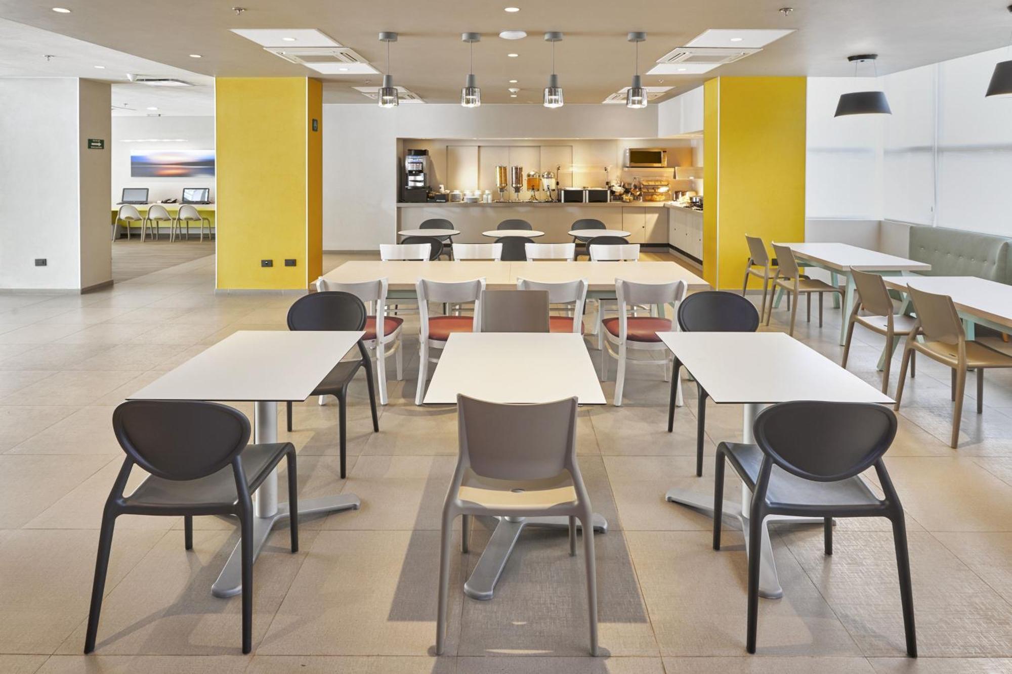 City Express Suites By Marriott Silao Aeropuerto Eksteriør billede