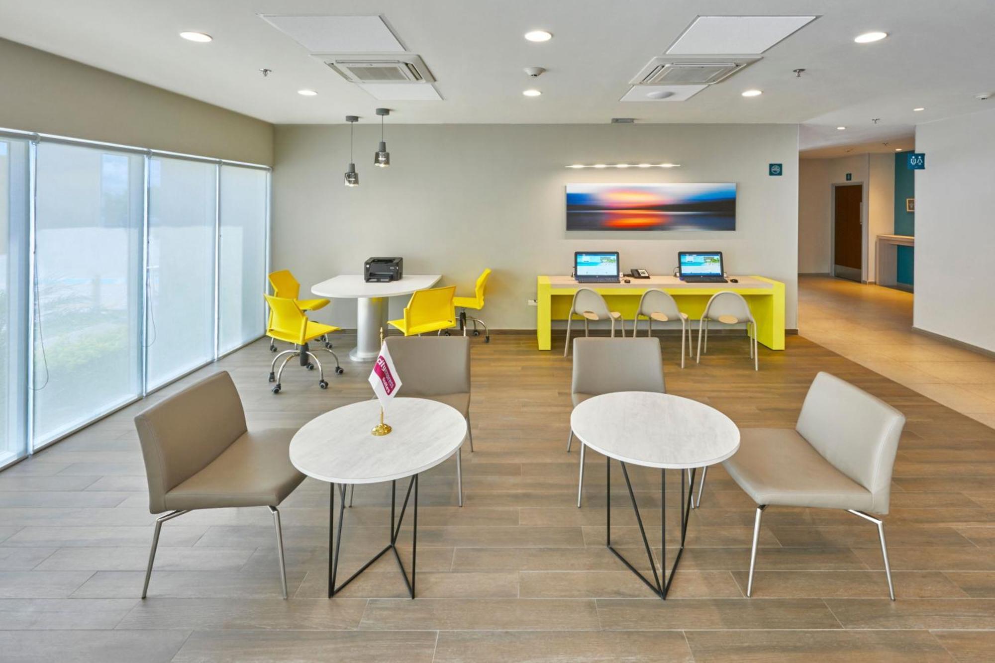 City Express Suites By Marriott Silao Aeropuerto Eksteriør billede