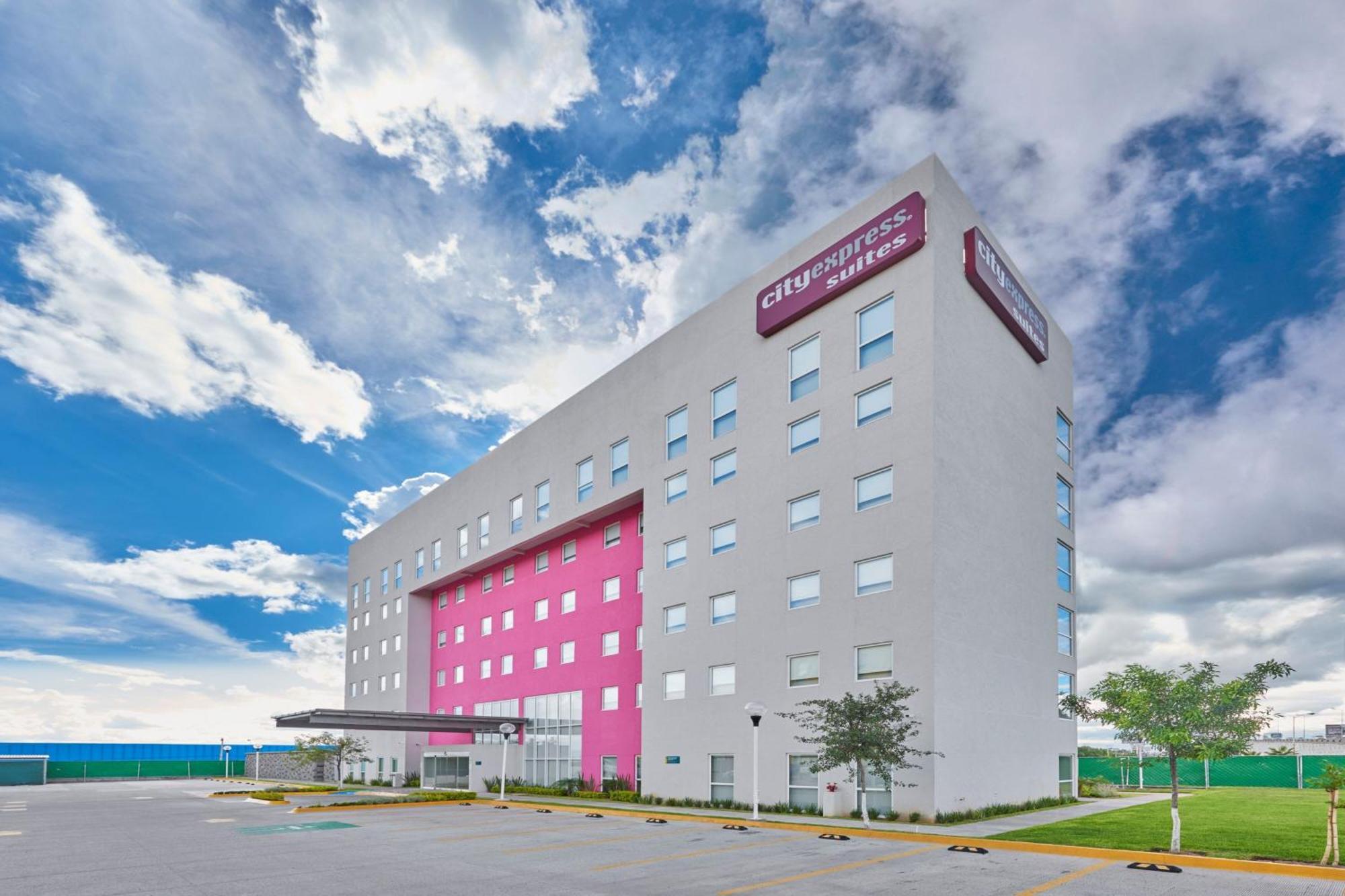 City Express Suites By Marriott Silao Aeropuerto Eksteriør billede